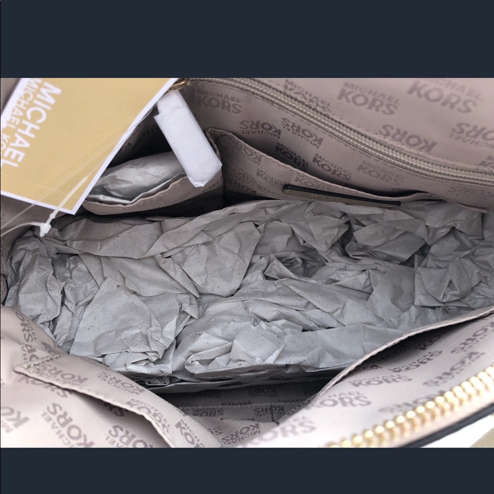 NWT Michael Kors Large Crossbody Vanilla MK Gold - Picture 6 of 8